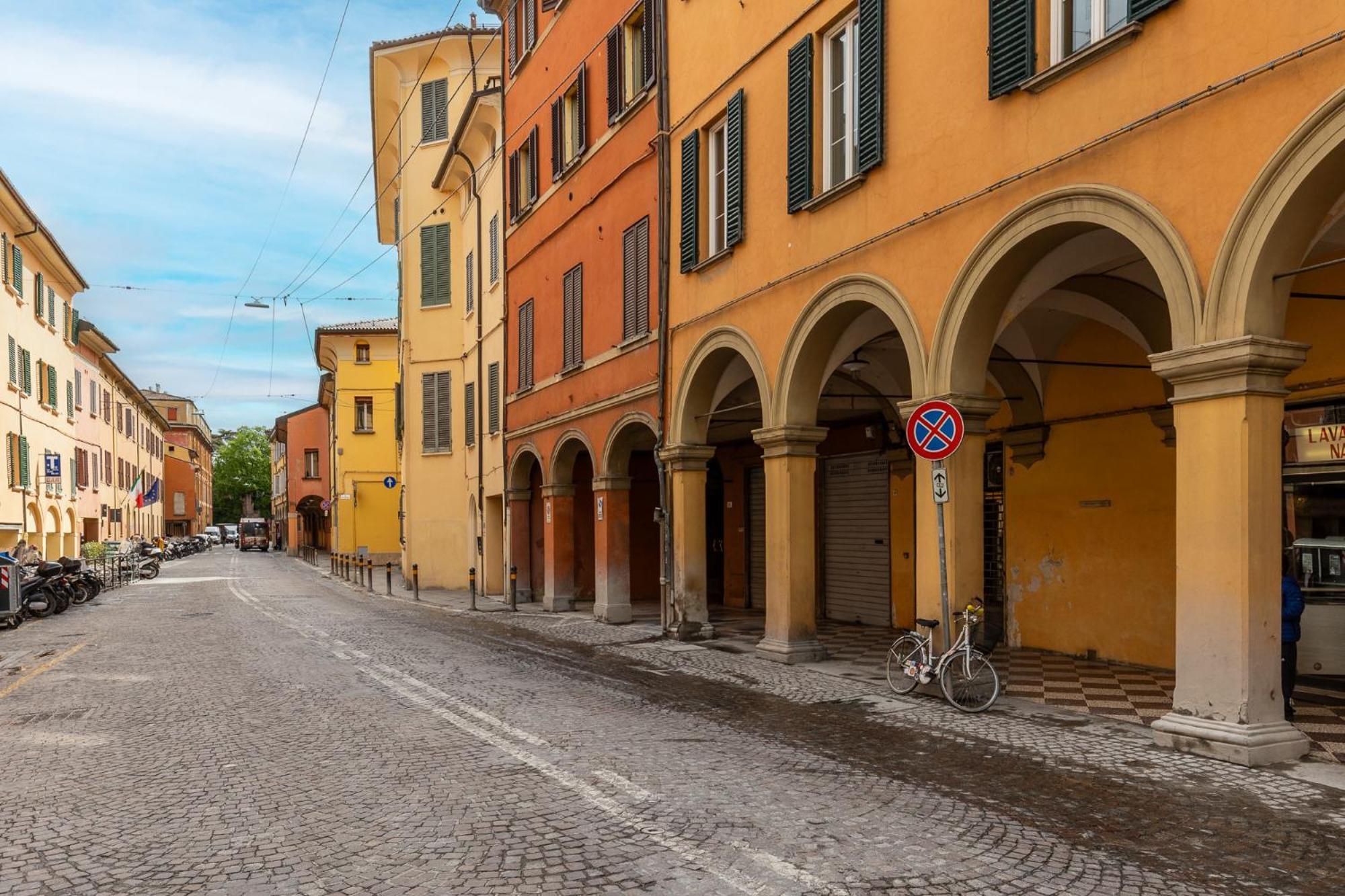 Maison Gil Santucci, Bologna